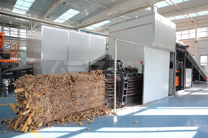 Hydraulische Ballenpresse für eine industrielle Abfallrecyclinglinie in Henan, China