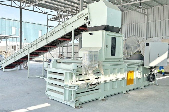 Hydraulische Ballenpresse für ein MSW-Recyclingprojekt (100 Tonnen/Monat) im Nahen Osten