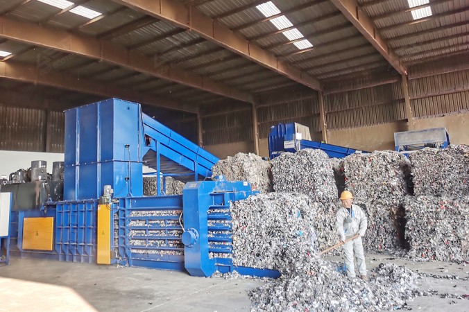 Abfallballenpresse für ein Projekt zur Verarbeitung von 100.000 Tonnen Textilabfällen pro Jahr zu Ersatzbrennstoff im Jangtse-Delta, China