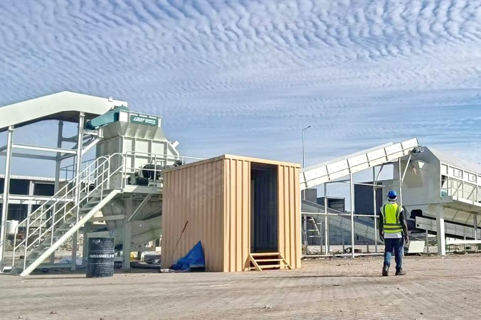 Sackaufreißer für ein MSW-Recyclingprojekt in Westasien