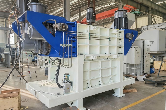 Vierwellen-Zerkleinerer für die Produktionslinie zur Herstellung von SRF (Solid Recovered Fuel) aus ASR (Automotive Shredder Residue) in Taiwan