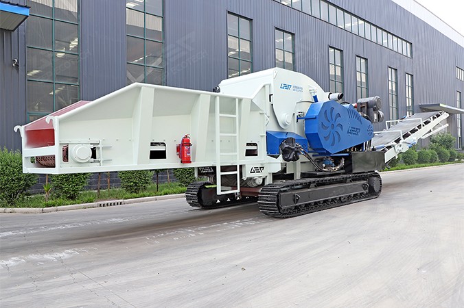 Mobile Schredderanlage auf Raupenfahrwerk